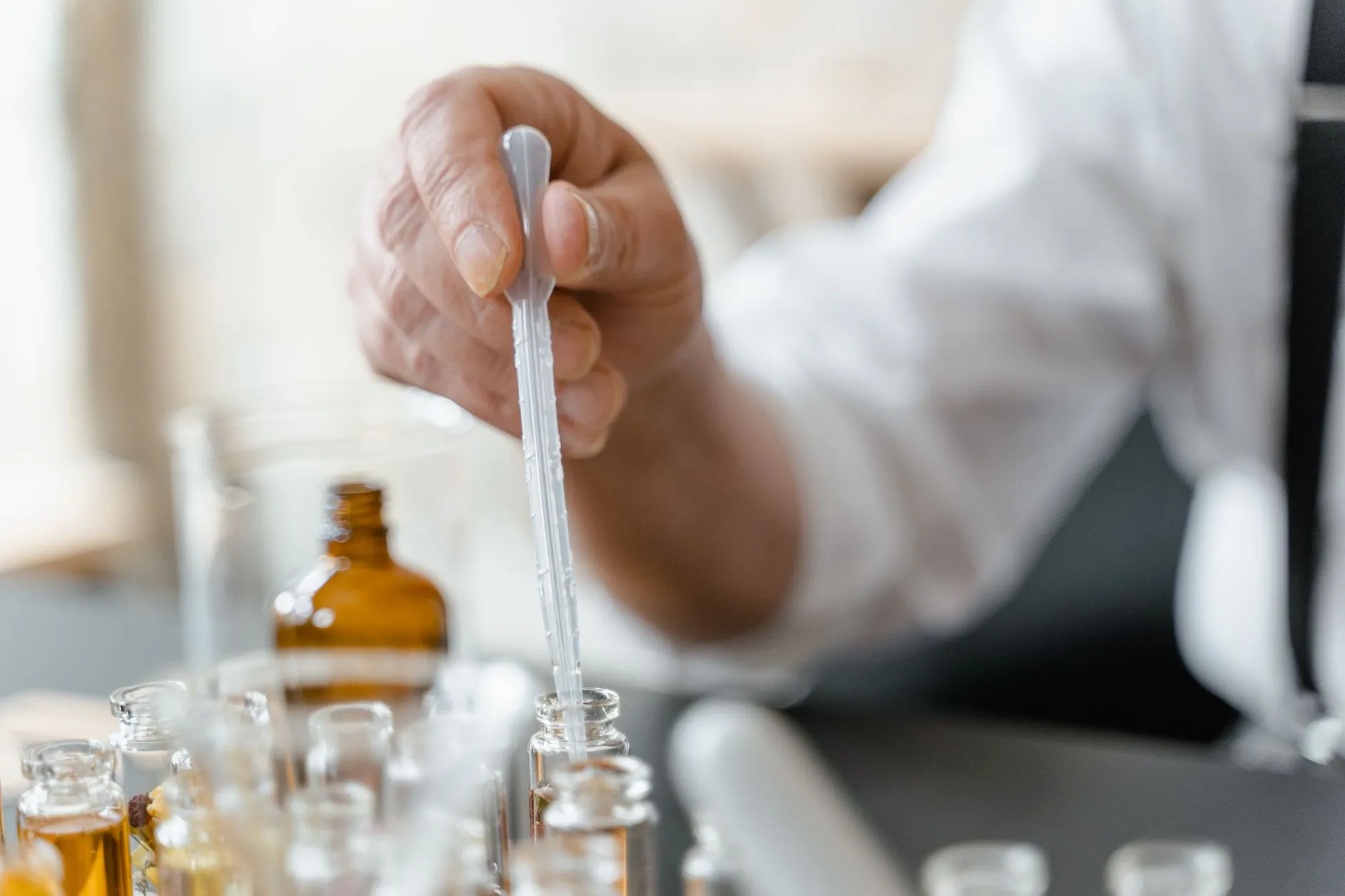 河南御颜堂生物科技:面膜精华液生产环节中的天然成分活性保全技术解析正文配图 1